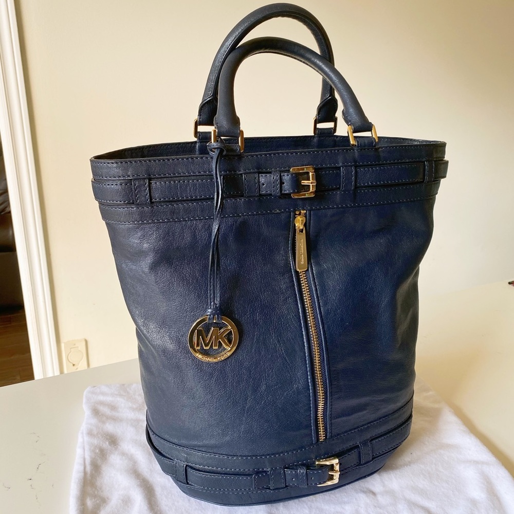 95% NEW Michael Kors Leather Crossbody Tote